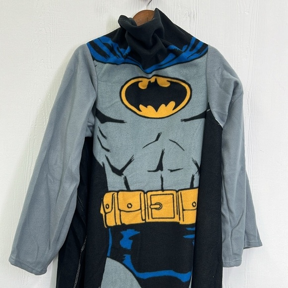 DC Comics - NWT Colorful Batman Wearable Blanket With Long Sleeves Onesize - Picture 7 of 12